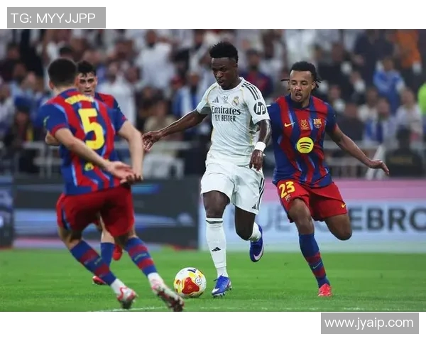 费伦兹与巴萨激战正酣球迷期待精彩对决再续传奇